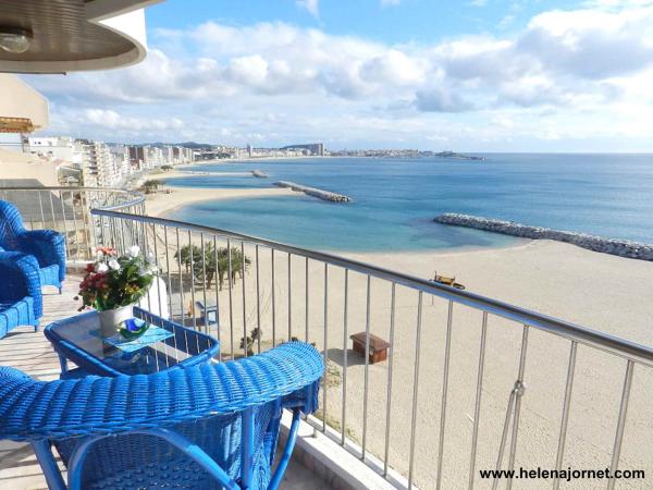 Duplex au bord de la plage avec une vue spectaculaire sur la mer