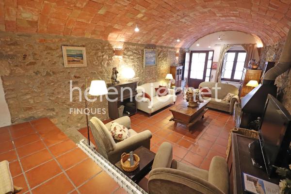 Cosy rustic-style house completely renovated in the centre of Calonge