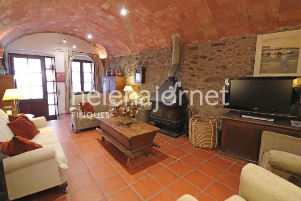 Cosy rustic-style house completely renovated in the centre of Calonge