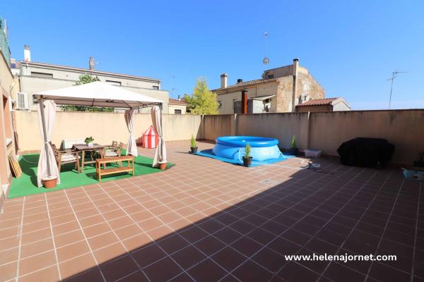 Rez de chaussée avec grande terrasse de 115m2