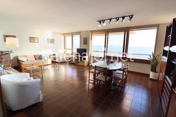 Big apartment in a privileged location in front of the beach in Sant Antoni de Calonge.