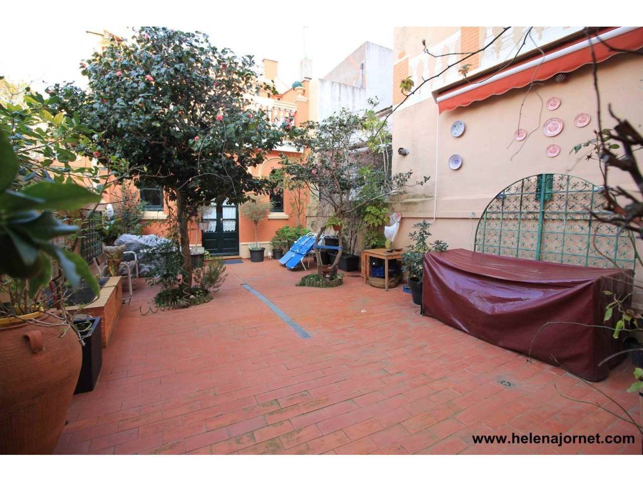 Wonderful modernist style house in town centre (Costabrava) - 4060