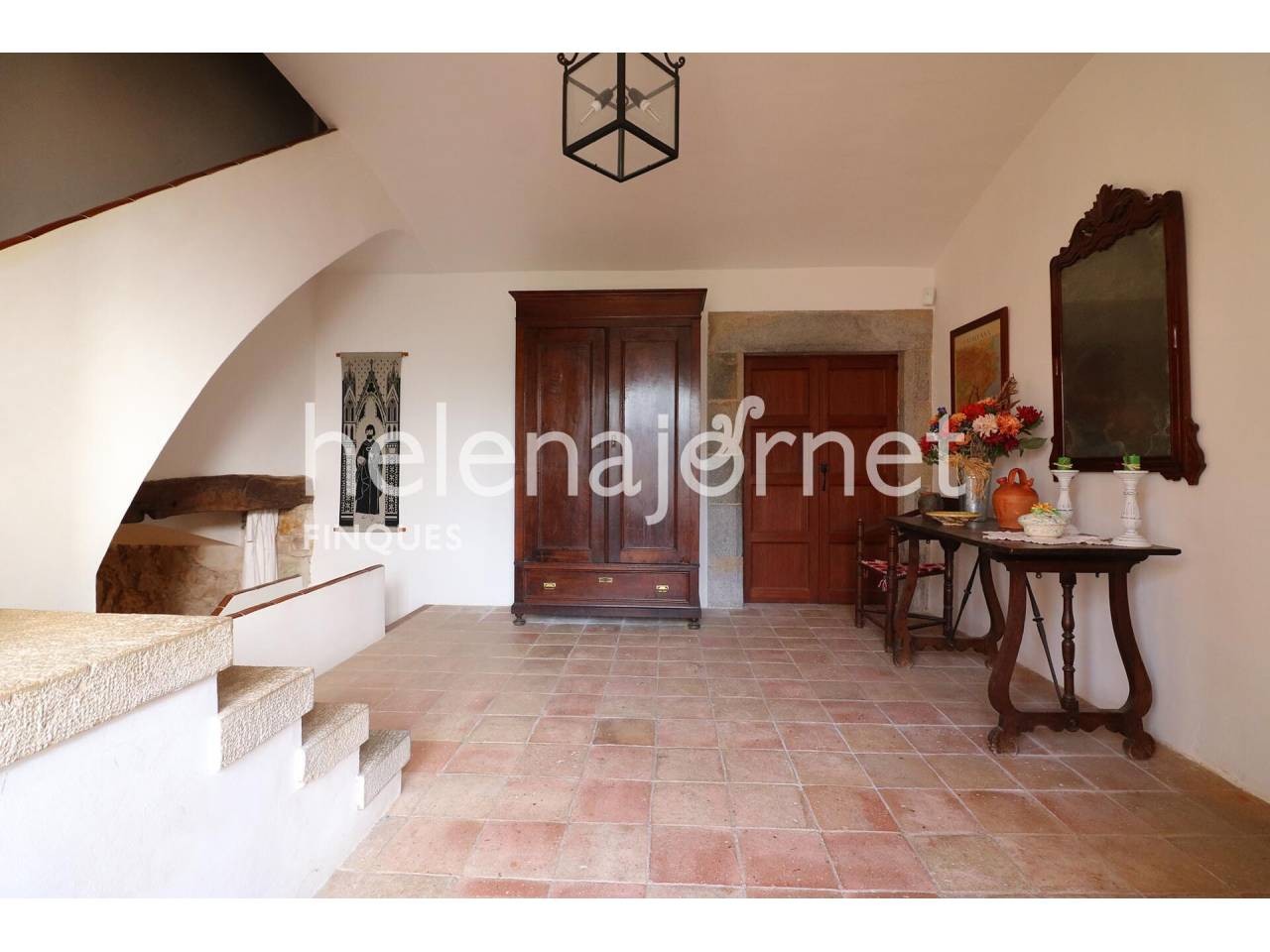 Excellent rustic estate with a renewed 563 m2 farmhouse and 4.8 hectares of land. - 2504