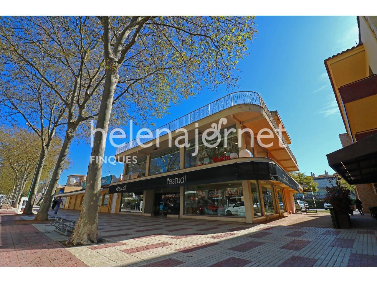 Local comercial de 493 m2 construidos en el centro de S’Agaró - 1571