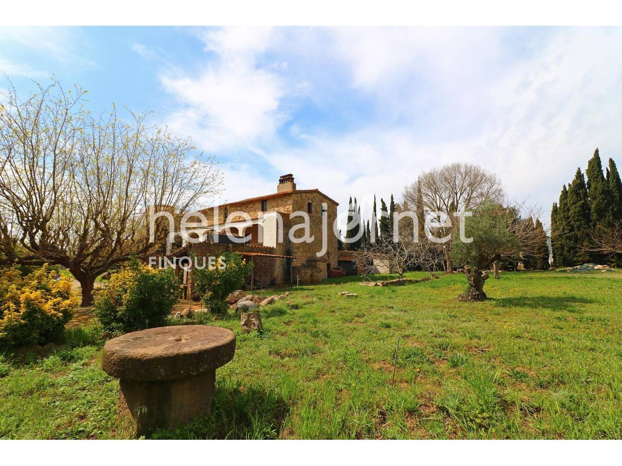 AMAZING FARM HOUSE WITH A 10.000 M2 PLOT OF LAND AND A HOTEL PROJECT IN PLATJA D’ARO - 1583