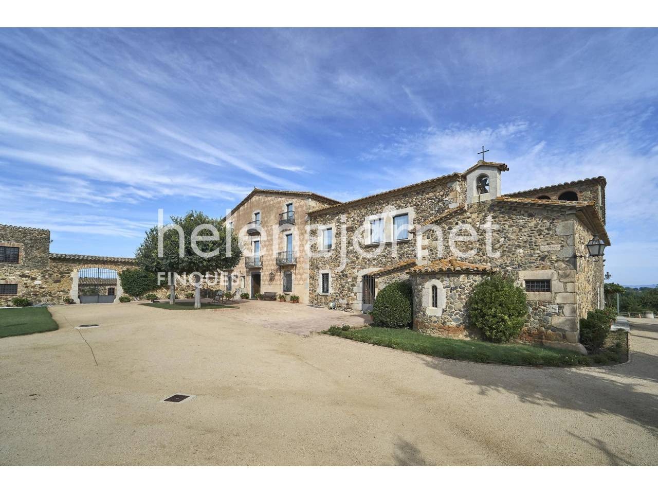 Unique and exceptional rustic farm of 132ha, with a completely renovated farmhouse, a farm and a reservoir. - 1542