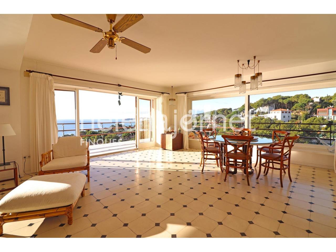 Appartement T3 exceptionnel avec vue sur la mer situé dans le bâtiment Eden Mar dans le quartier Torre Valentina. - 250