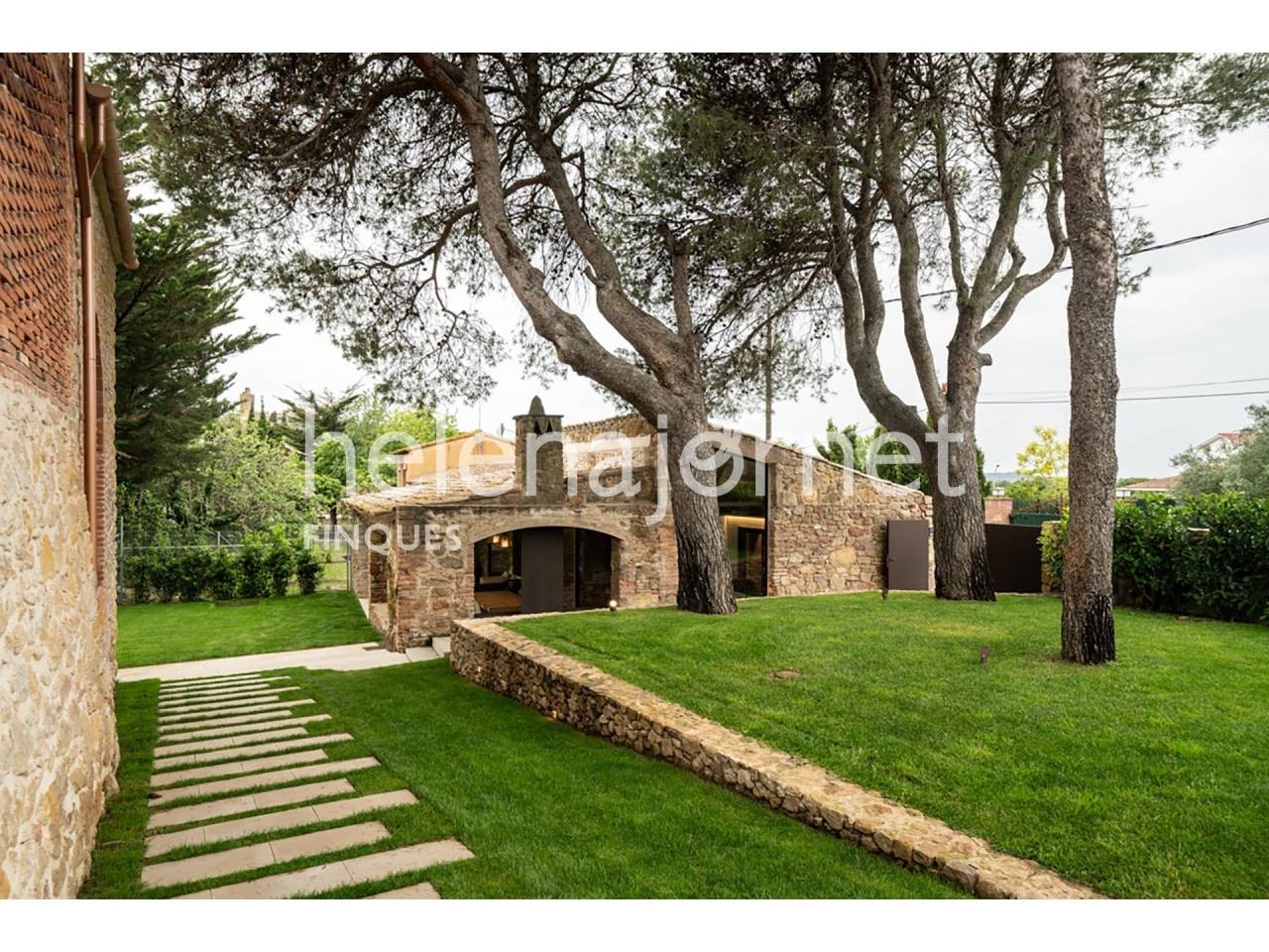 Spectacular stone house with large land lot in Fontclara - 2343